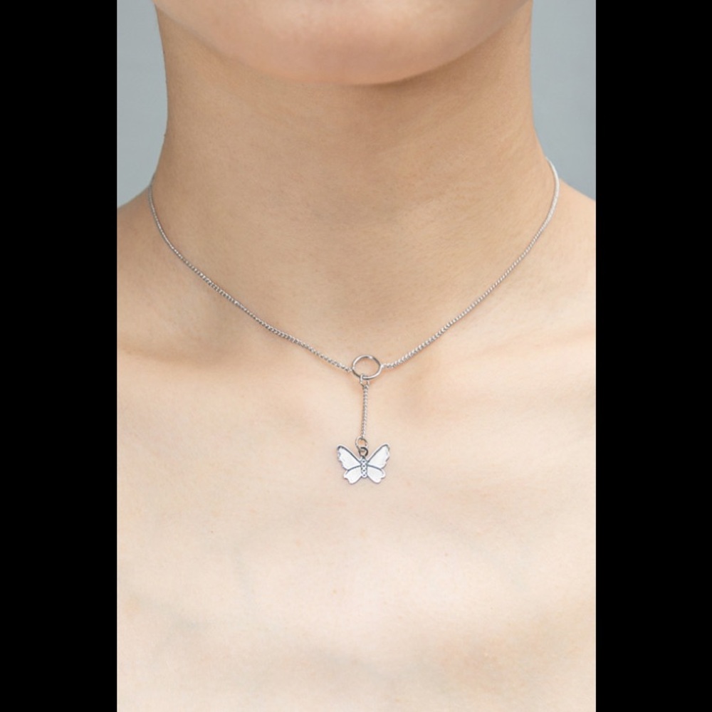 Brandy Melville silver butterfly circle necklace - Picture 1 of 3
